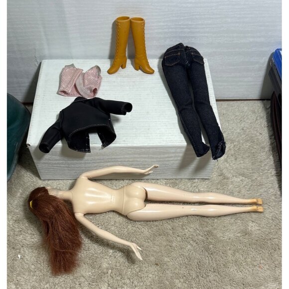 Barbie Doll Redhead Mattel Black Floral Jacket Pink Top Jeans & Yellow Boots - Picture 11 of 11